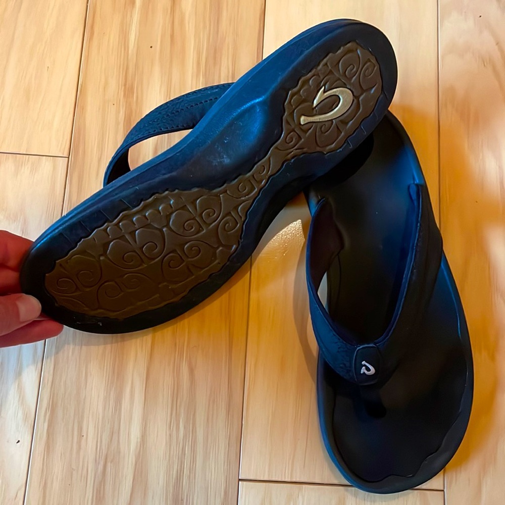 Olukai Flip Flops size 7